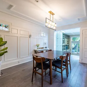 https://vihome005c1-3-bedrooms-near-eglinton-subway-station.hotelstorontoontario.org